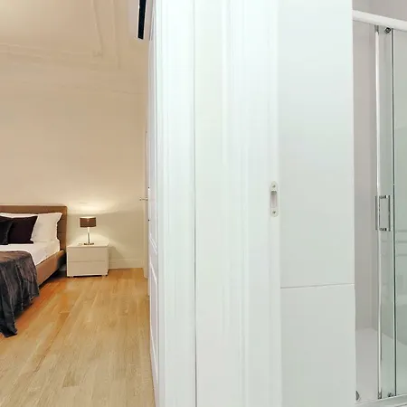 Modern Quirina 300 Mt From Vatican Rom